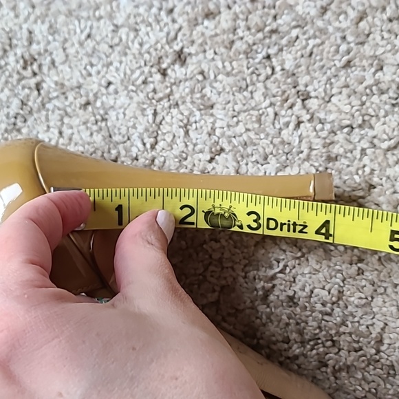 L.K.Bennett 'Sliver' Taupe Patent Sandals ASO Kate Middleton - Picture 11 of 15